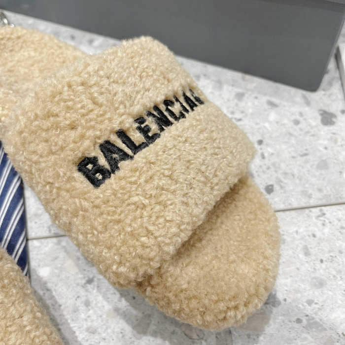 BALCIA FURRY SLIDES