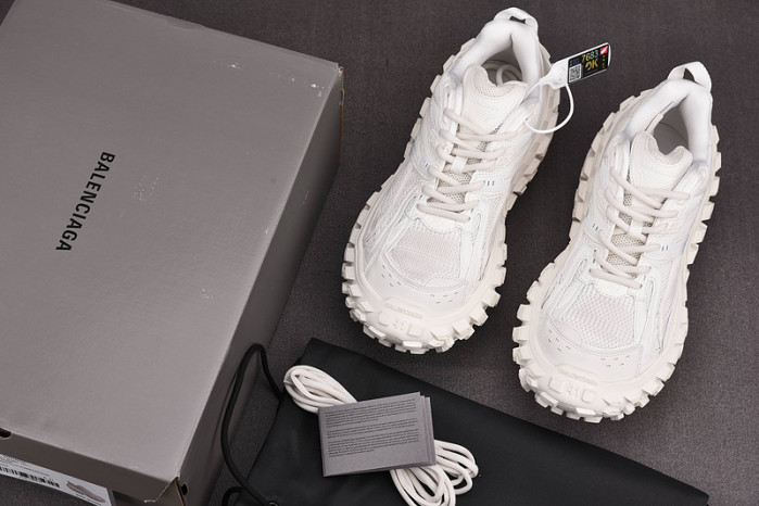 BALCIA DEFENDER SNEAKER