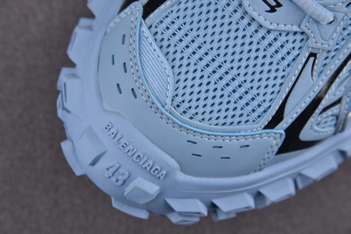 BALCIA DEFENDER SNEAKER