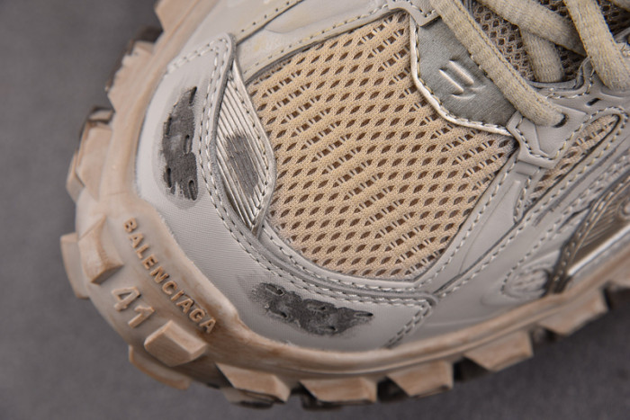 BALCIA DEFENDER SNEAKER