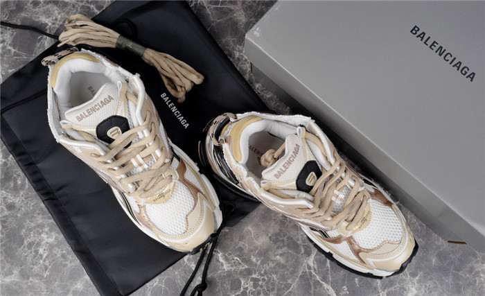 BALCIA RUNNER SNEAKER