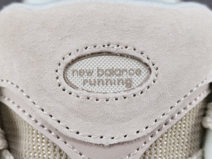 New Balance 2002R 