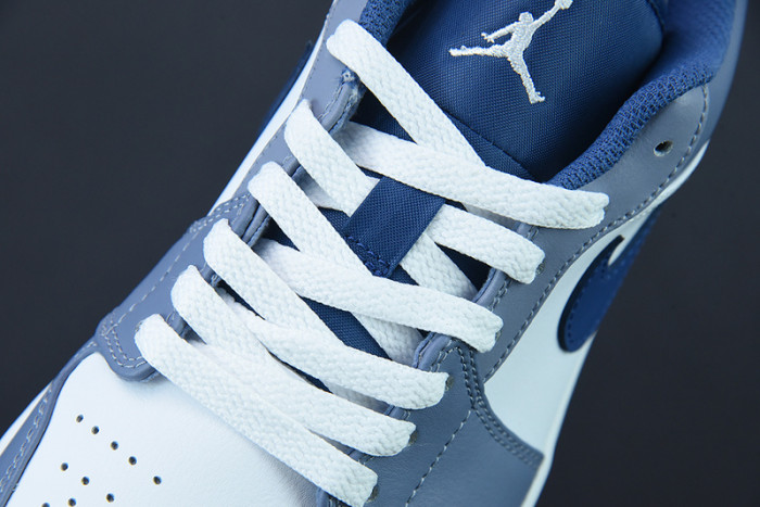 Air Jordan 1 Low 