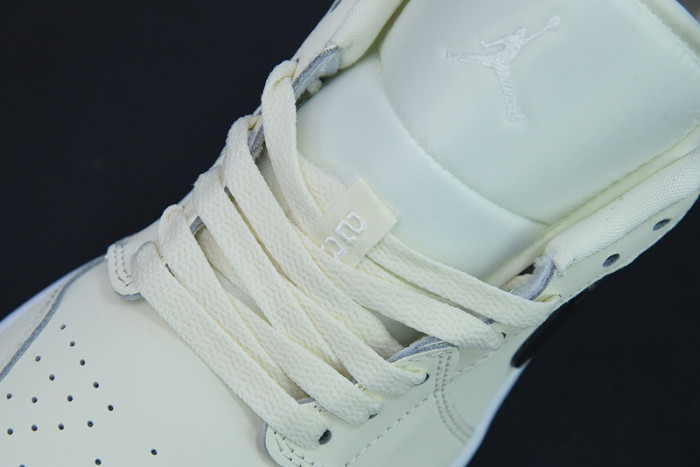 Wmns Air Jordan 1 Low 