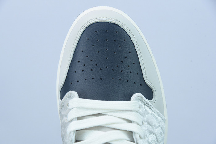 Air Jordan 1 Low Beaded Swoosh - DV1762-001