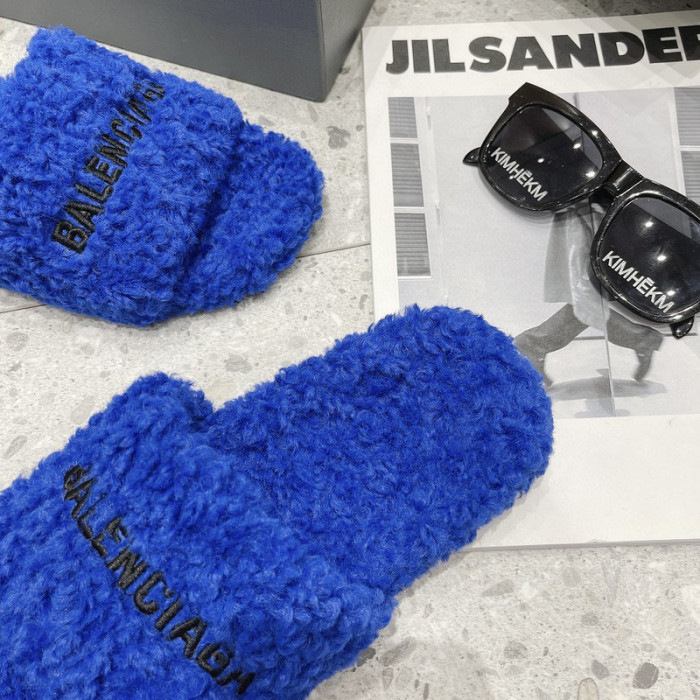 BALCIA FURRY SLIDES