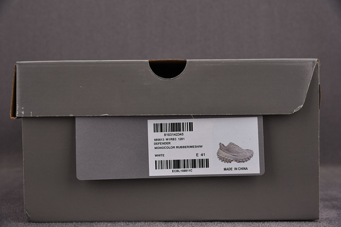 BALCIA DEFENDER SNEAKER