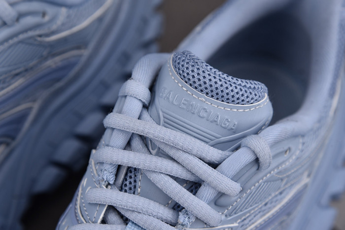 BALCIA DEFENDER SNEAKER