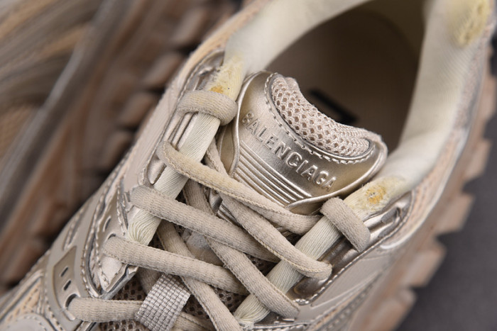 BALCIA DEFENDER SNEAKER