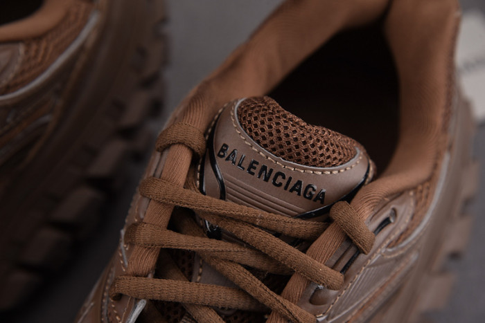 BALCIA DEFENDER SNEAKER