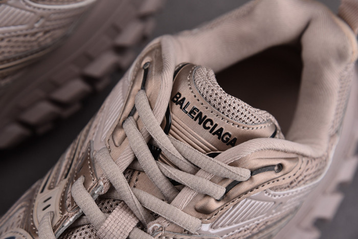 BALCIA DEFENDER SNEAKER