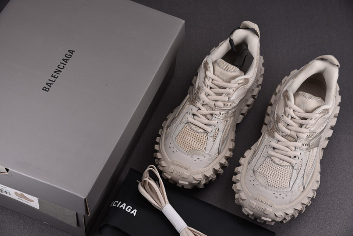 BALCIA DEFENDER SNEAKER