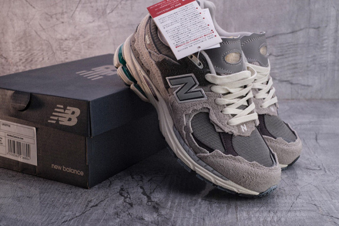 New Balance 2002R 