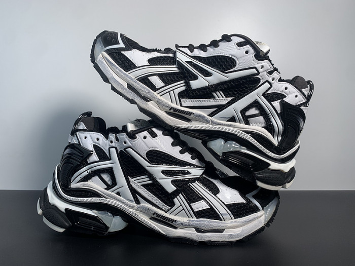 BALCIA RUNNER SNEAKER