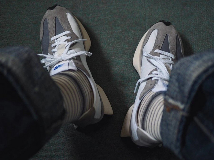 New Balance 327 