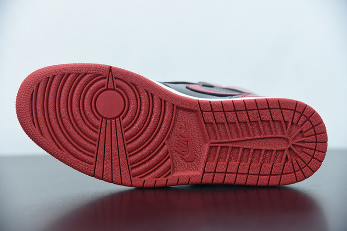Air Jordan 1 High OG “Bred Patent” 555088-063