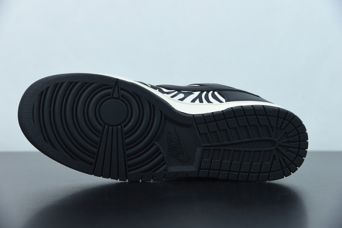 Quartersnacks x Nike SB Dunk Low DM3510-001