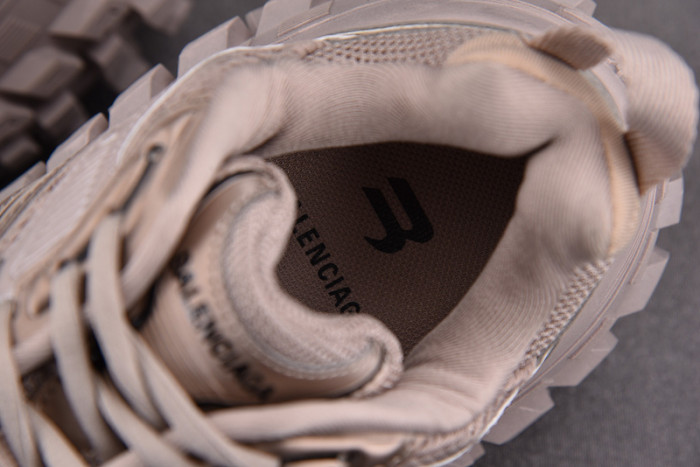 BALCIA DEFENDER SNEAKER