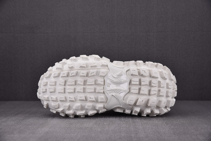 BALCIA DEFENDER SNEAKER