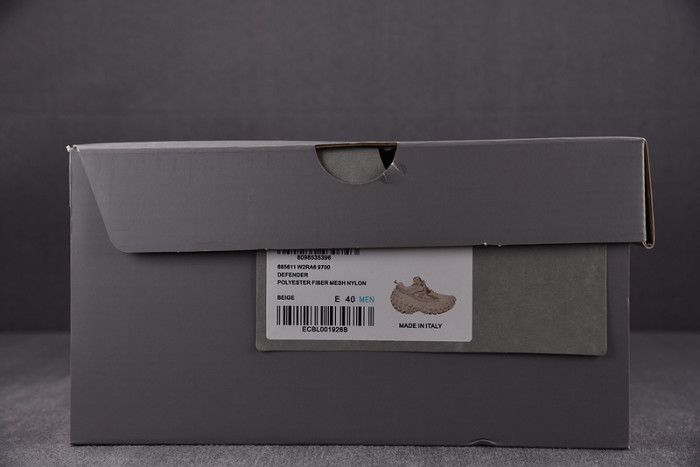 BALCIA DEFENDER SNEAKER