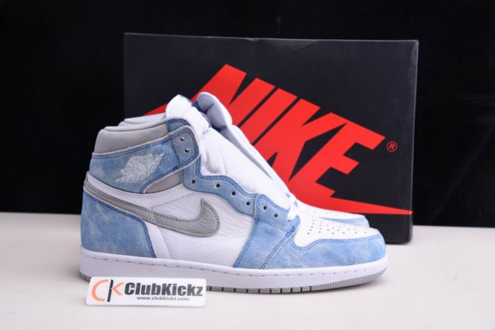 Air Jordan 1 High OG “Hyper Royal” 555088-402