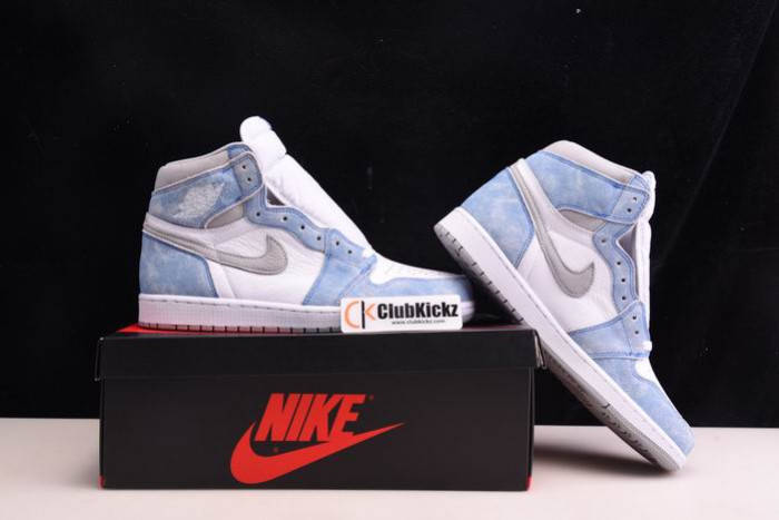 Air Jordan 1 High OG “Hyper Royal” 555088-402