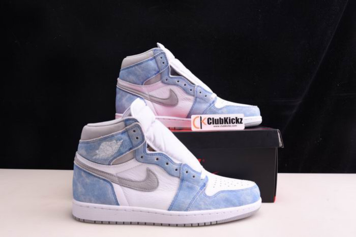 Air Jordan 1 High OG “Hyper Royal” 555088-402