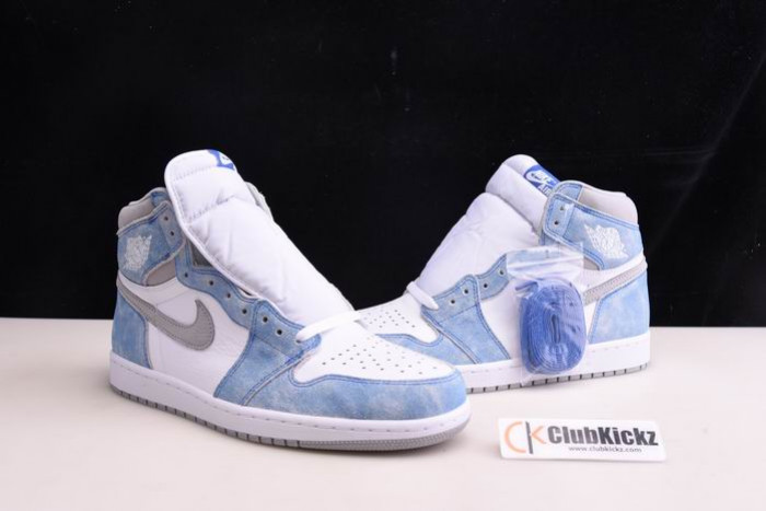 Air Jordan 1 High OG “Hyper Royal” 555088-402