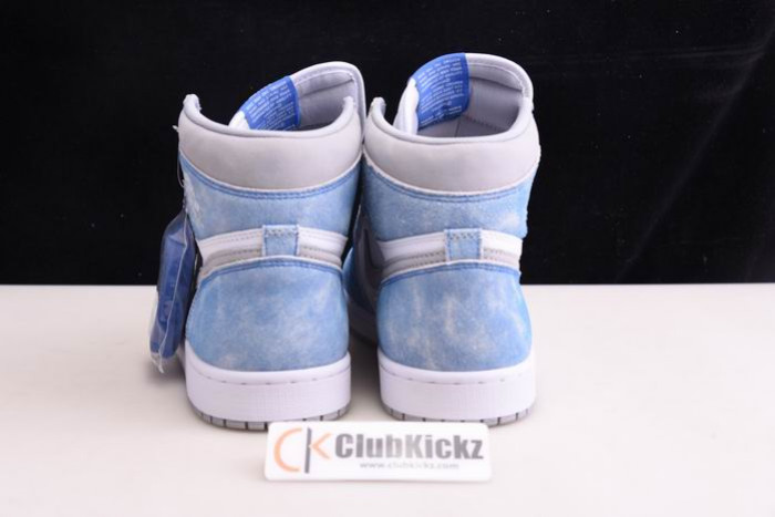 Air Jordan 1 High OG “Hyper Royal” 555088-402