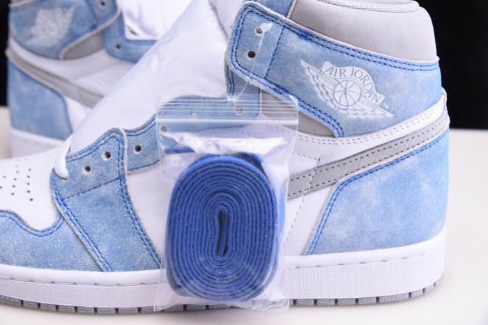 Air Jordan 1 High OG “Hyper Royal” 555088-402