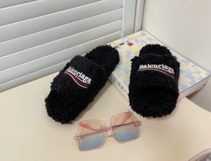 BALCIA Furry Slides