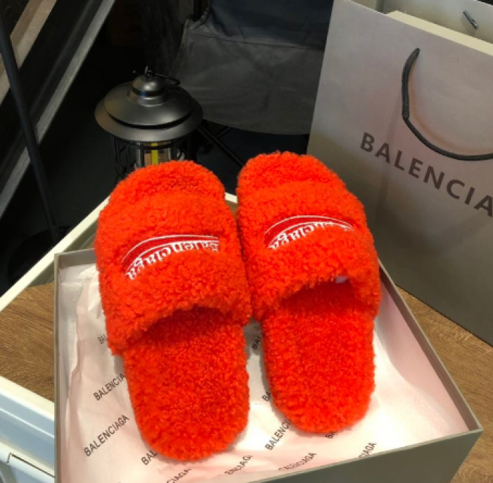 BALCIA Furry Slides